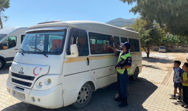 Jandarma ve polis ekipleri okul servislerini denetledi 