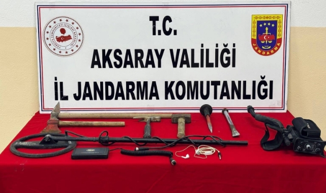 Kaçak kazı yapan defineciler suçüstü yakalandı