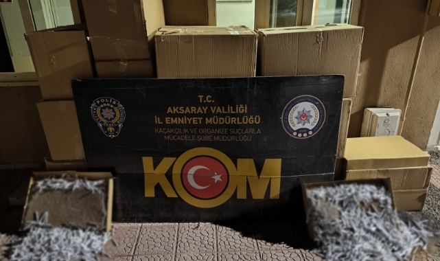 Kamyonun kasasından 500 bin adet kaçak sigara çıktı 