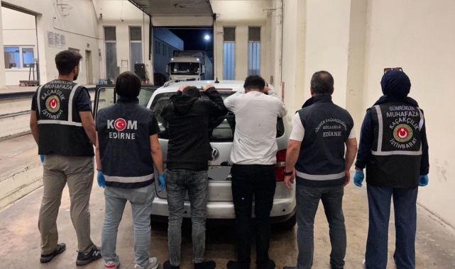 Kapıkule'de otomobilin koltuğunun altında 2 kaçak göçmen yakalandı