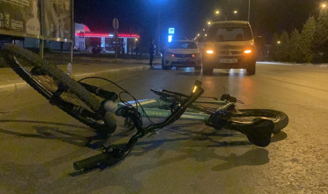 Karaman'da hafif ticari araçla bisiklet çarpıştı