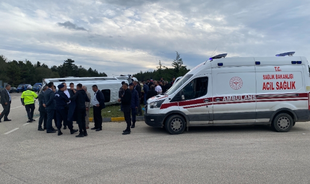 Kastamonu'da öğrencileri taşıyan minibüs ile TIR çarpıştı: 13 yaralı