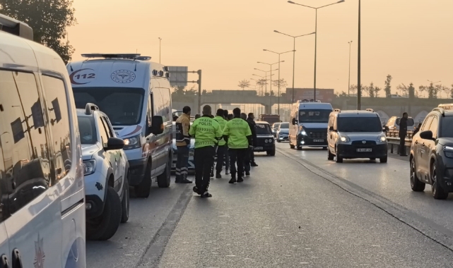 Kazaya bakmak için durdu, zincirleme kazaya sebep oldu