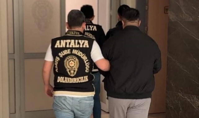Kendilerini polis gibi tanıtan 2 şüpheli yakalandı
