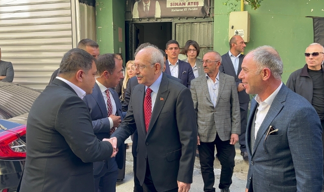 Kılıçdaroğlu, Bursa'da Sinan Ateş'in annesini evinde ziyaret etti