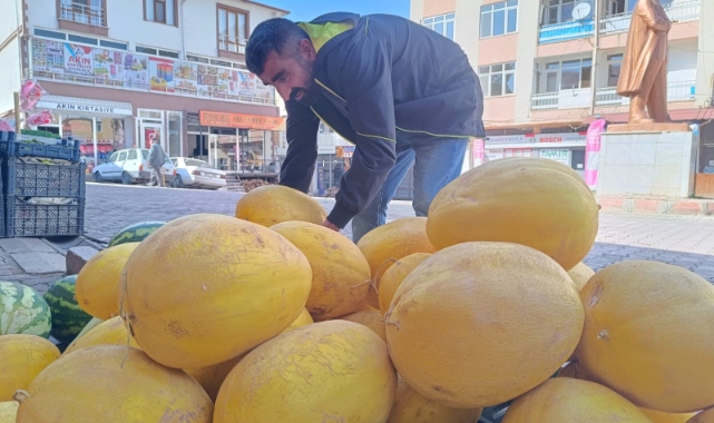 Kış kavunu tezgahlardaki yerini aldı