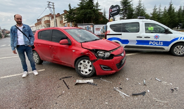 Kocaeli'de 2 otomobil çarpıştı