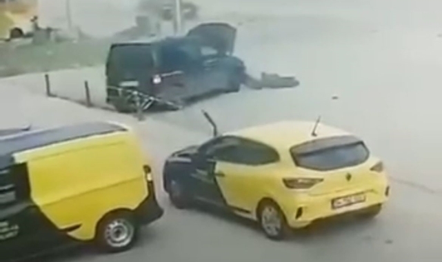 Kontrolden çıkan araç önce araca, sonra yakıt istasyonuna daldı