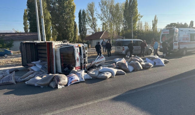 Konya'da kamyonetle hafif ticari araç çarpıştı