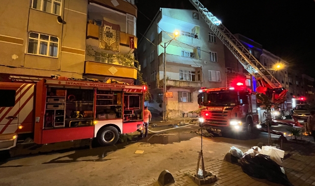 Küçükçekmece’de çatıda yapılan mangaldan yangın çıktı