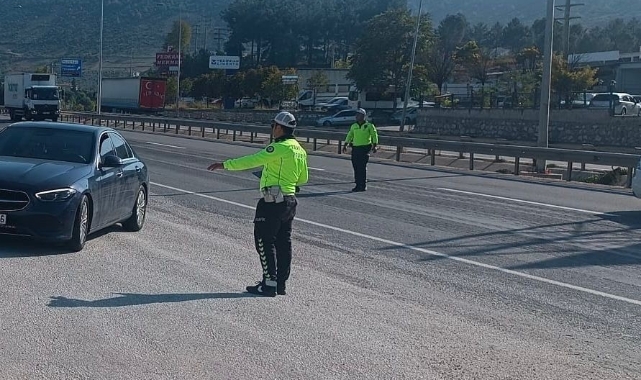 Kurallara uymayan 63 sürücüsü cezadan kaçamadı  