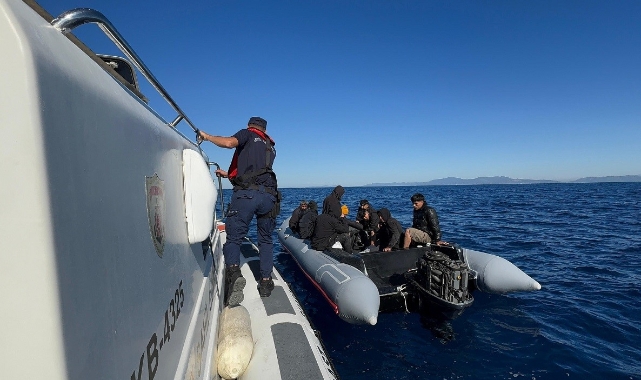 Kuşadası’nda 10 düzensiz göçmen kurtarıldı
