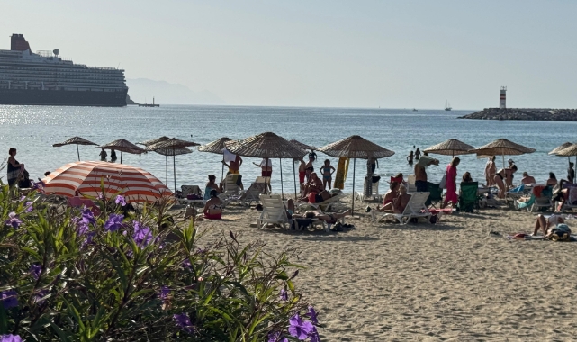 Kuşadası’nda Ekim’de deniz keyfi
