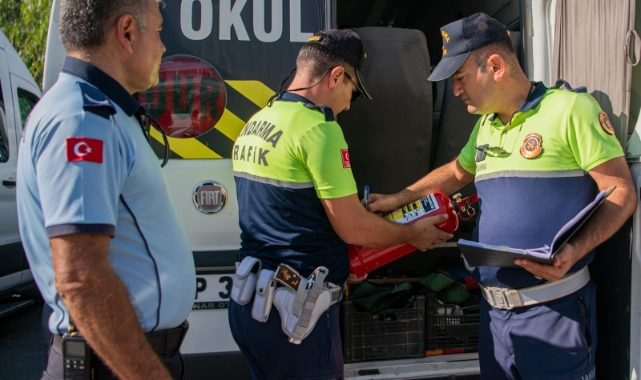 Kuşadası’nda okul servisleri denetlendi