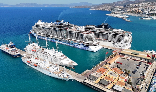 Kuşadası'ndan turistlere mehterli karşılama