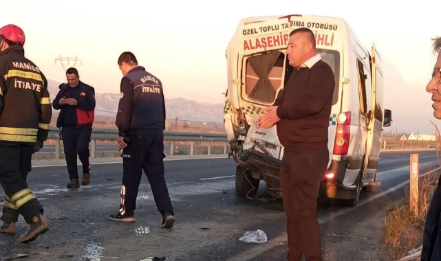 Manisa'da yolcu otomobil minibüse çarptı