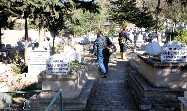 Mezarlıklarda kış temizliği yapıldı