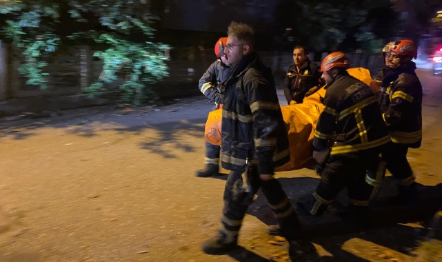 Misafirliğe gittiği evin çatısına çıkıp ekipleri seferber etti