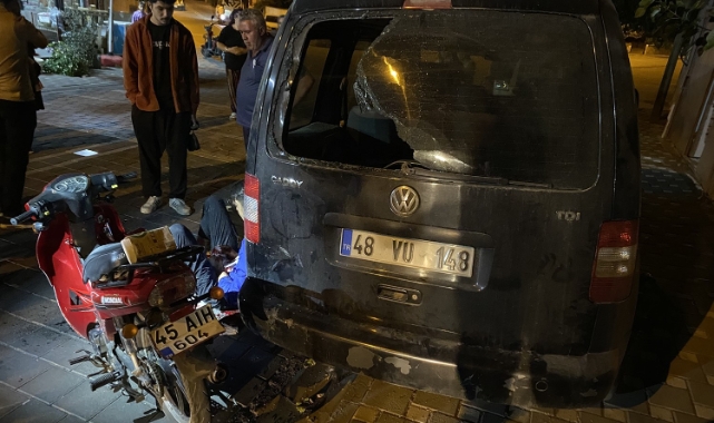 Motosiklet park halindeki otomobile çarptı: 1 yaralı