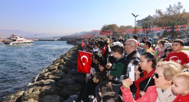 Mudanya'da denizden karaya Cumhuriyet Bayramı coşkusu