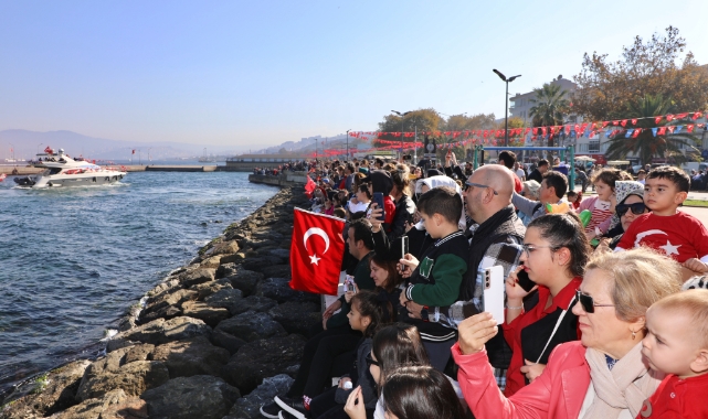 Mudanya'da denizden karaya Cumhuriyet Bayramı coşkusu