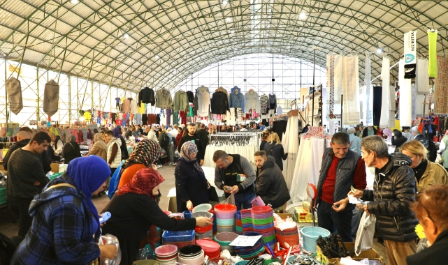 Mudanya Giyim Pazarı Ömerbey Mahallesi'ndeki kapalı pazar yerine taşındı
