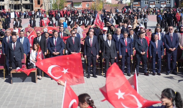Muş'ta Cumhuriyetin 101. yıl coşkusu   
