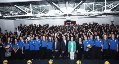 Nilüfer Belediyespor Eker Kadın Voleybol Takımı'ndan öğrencilere altın tavsiyeler
