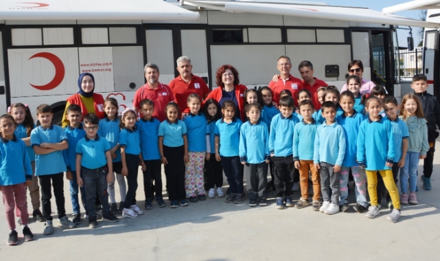 Öğrenci velileri kan bağışında bulundu   