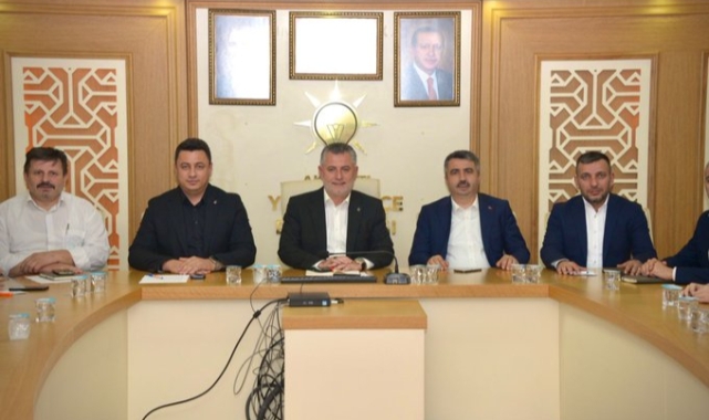 Oktay Yılmaz'dan Yıldırım İlçe Başkanı İrfan Akkaya'yı tebrik etti