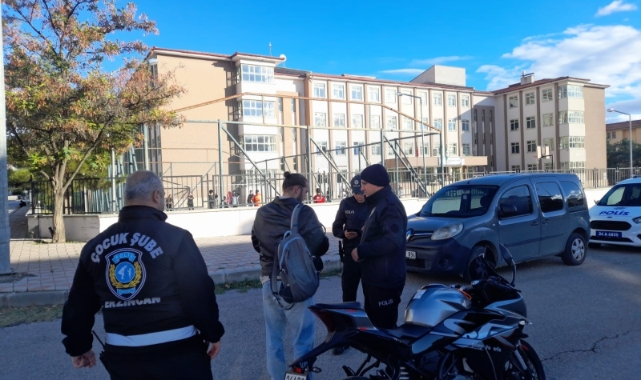 Okul çevrelerinde güvenli okul uygulamaları gerçekleştiriliyor   