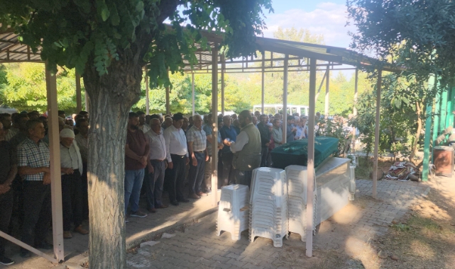 Okul yolunda kamyonetin çarptığı lise öğrencisi hayatını kaybetti