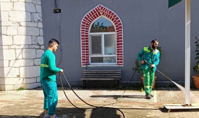Osmangazi Belediyesi camilerde temizlik çalışması başlattı   
