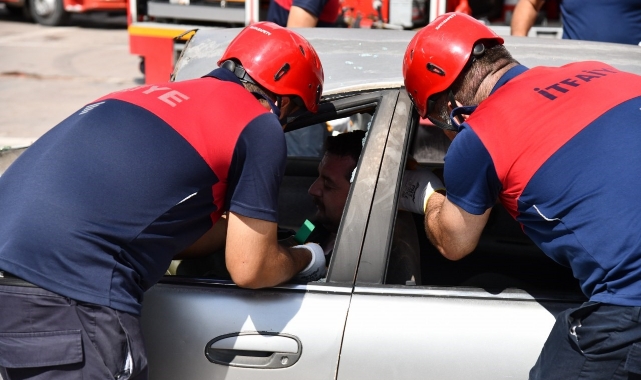 Osmaniye itfaiyesinden, kazada yaralı kurtarma ve yangın tatbikatı
