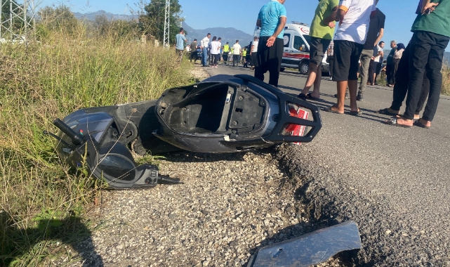 Otomobille çarpışan elektrikli motosikletteki çocuk öldü, kuzeni ağır yaralı