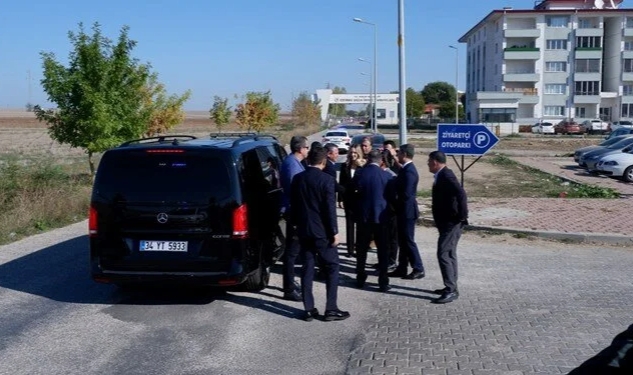 Özgür Özel'den Selahattin Demirtaş'a ziyaret