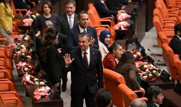 Özgür Özel: Makama saygısızlık yapmadan karşıladık