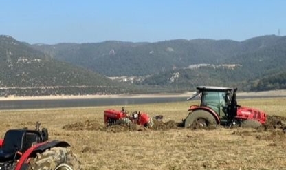 Pikniğe giden bataklığa saplandı!