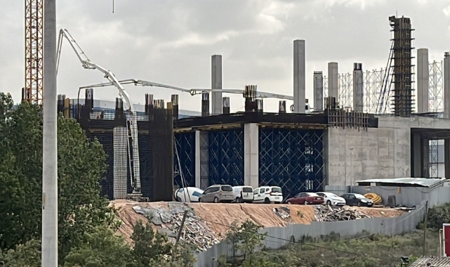 Platformdan düşen 2 inşaat işçisi yaralandı