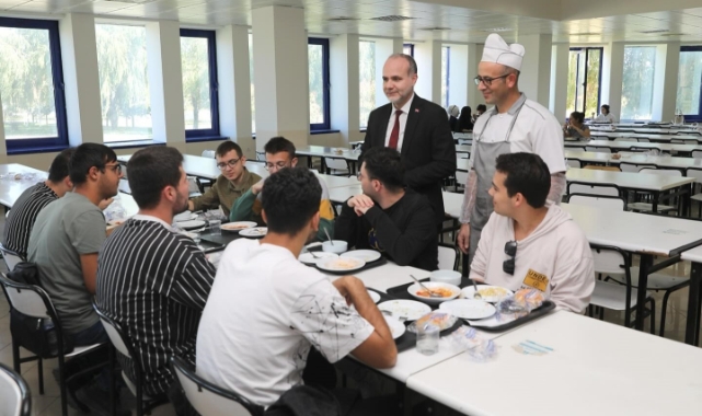 Rektör öğrencilerin görüşlerini dinledi