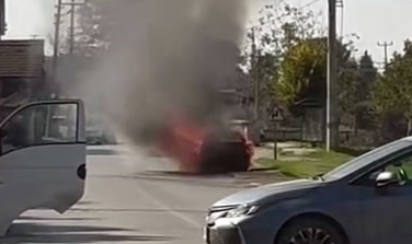 Sakarya'da seyir halindeki otomobilden alevler yükseldi