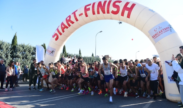 'Sancaktepe Cumhuriyet Koşusu' yüzlerce sporcunun katılımıyla gerçekleşti
