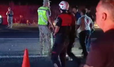 Şanlıurfa'da otomobil tahliye kanalına devrildi