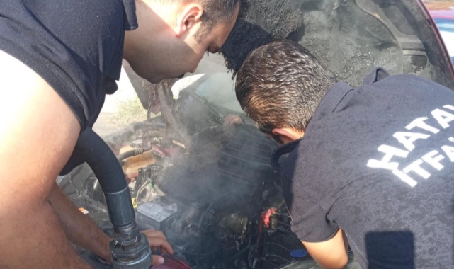Seyir halindeki aracın motor kısmında yangın çıktı