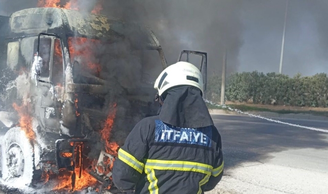 Seyir halindeki hafriyat kamyonu alevlere teslim oldu