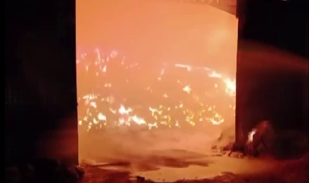 Sivas’ta yem deposunda korkutan yangın!