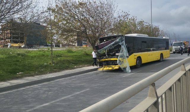 Sultangazi'de 2 İETT otobüsü çarpıştı