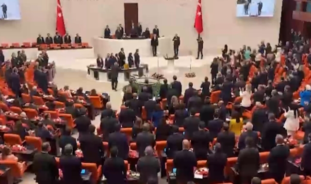 TBMM’de tarihi an! Cumhurbaşkanı Erdoğan ayakta karşılandı