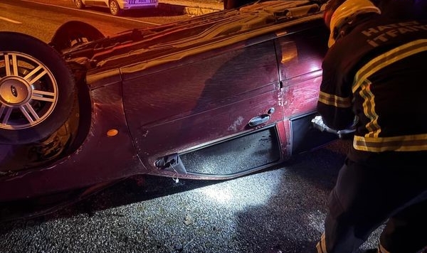 Ters dönen otomobilin sürücüsü yaralandı   