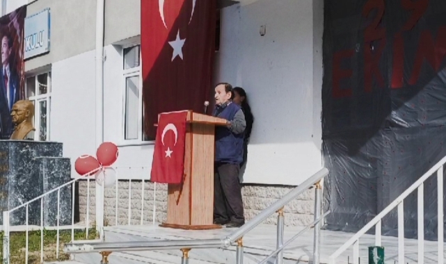 Türkeli'de 67 yıl önce okuduğu şiiri yeniden seslendirdi   